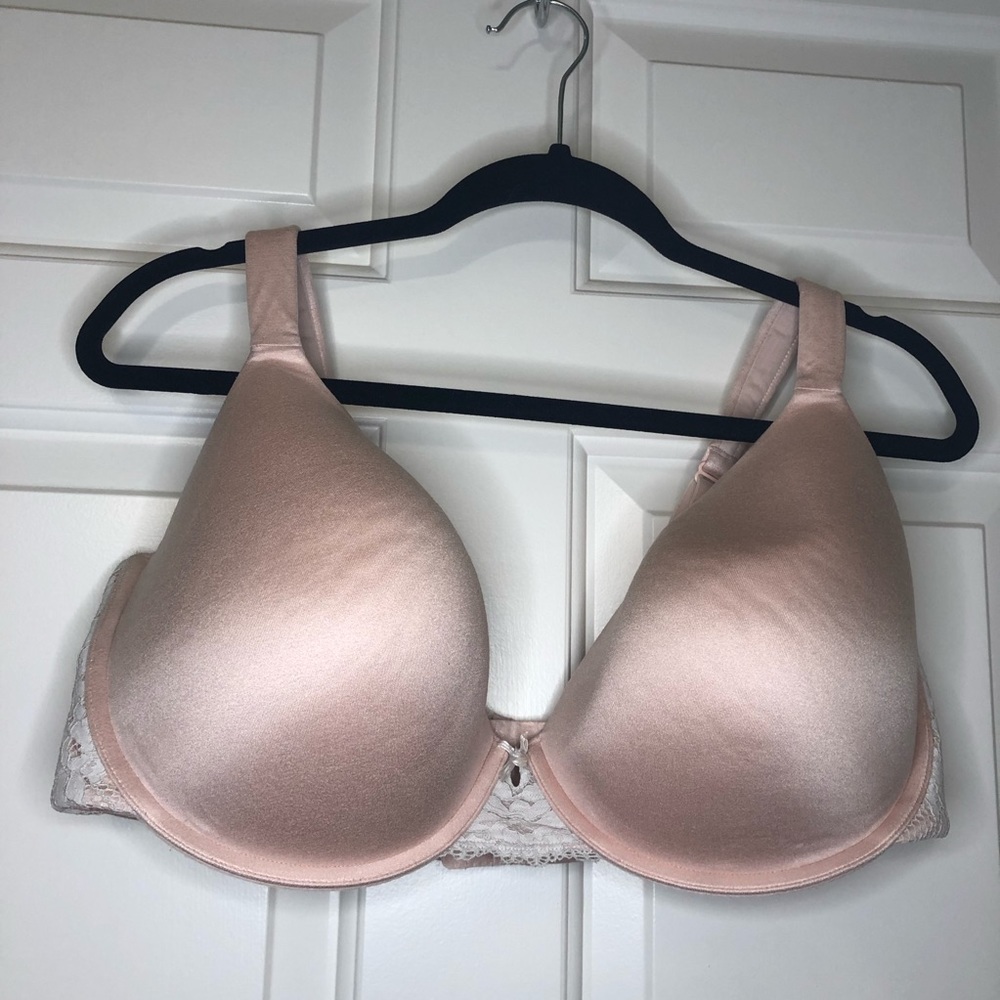 Lane Bryant / Cacique Lightly Lined T-shirt Bra in Blush Pink with White Lace